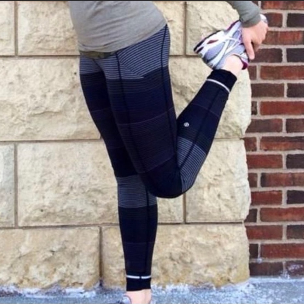 🦄Lululemon Om Stripe Speed Tight 30"🦄Size 8, EUC